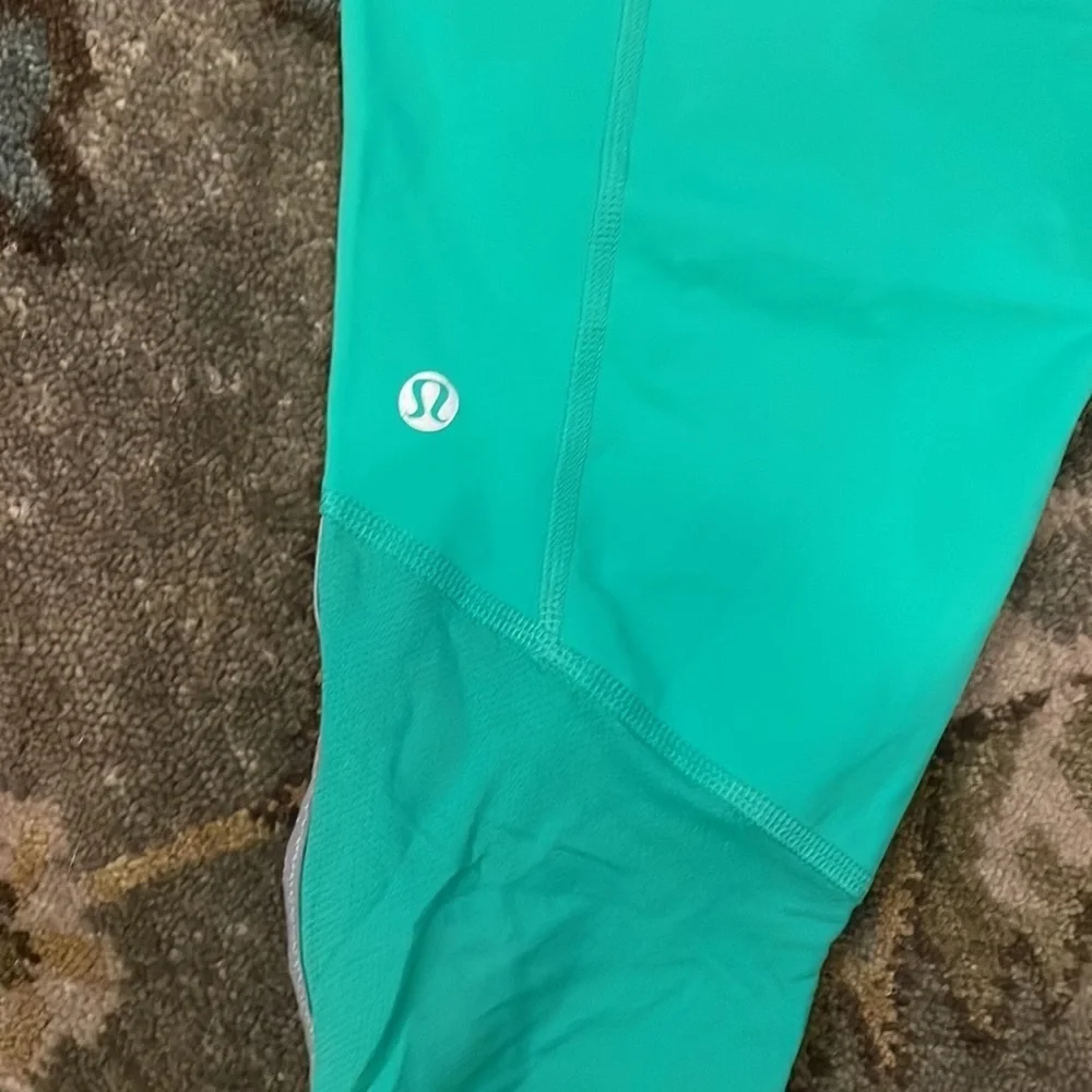 Lululemon cropped leggings.